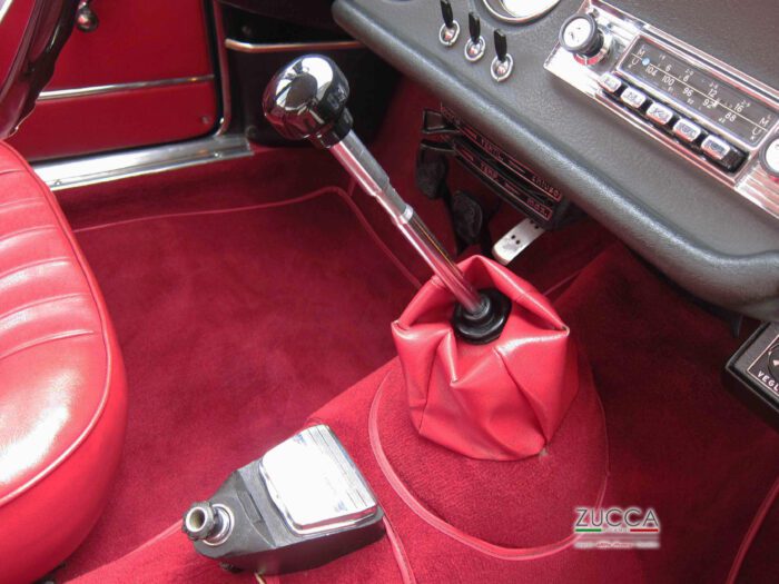 Set Completo Tappeti in Moquette (Giulia GT Sprint - 105) Bordeaux / Cuffie Rosse - immagine 2